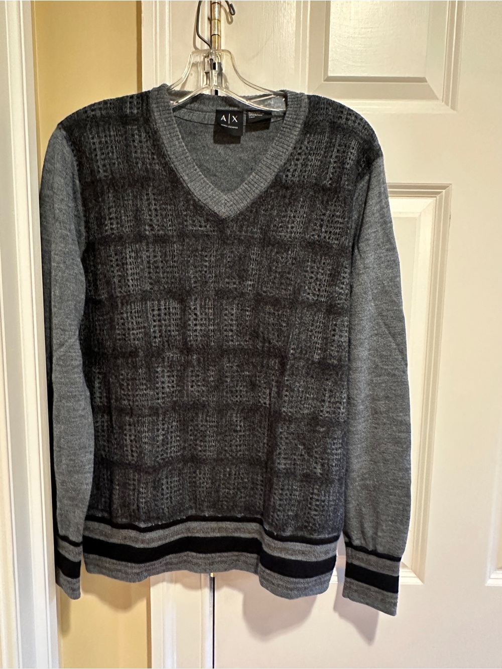Armani Exchange A|X Men’s Gray Black V-Neck Sweater Size Large